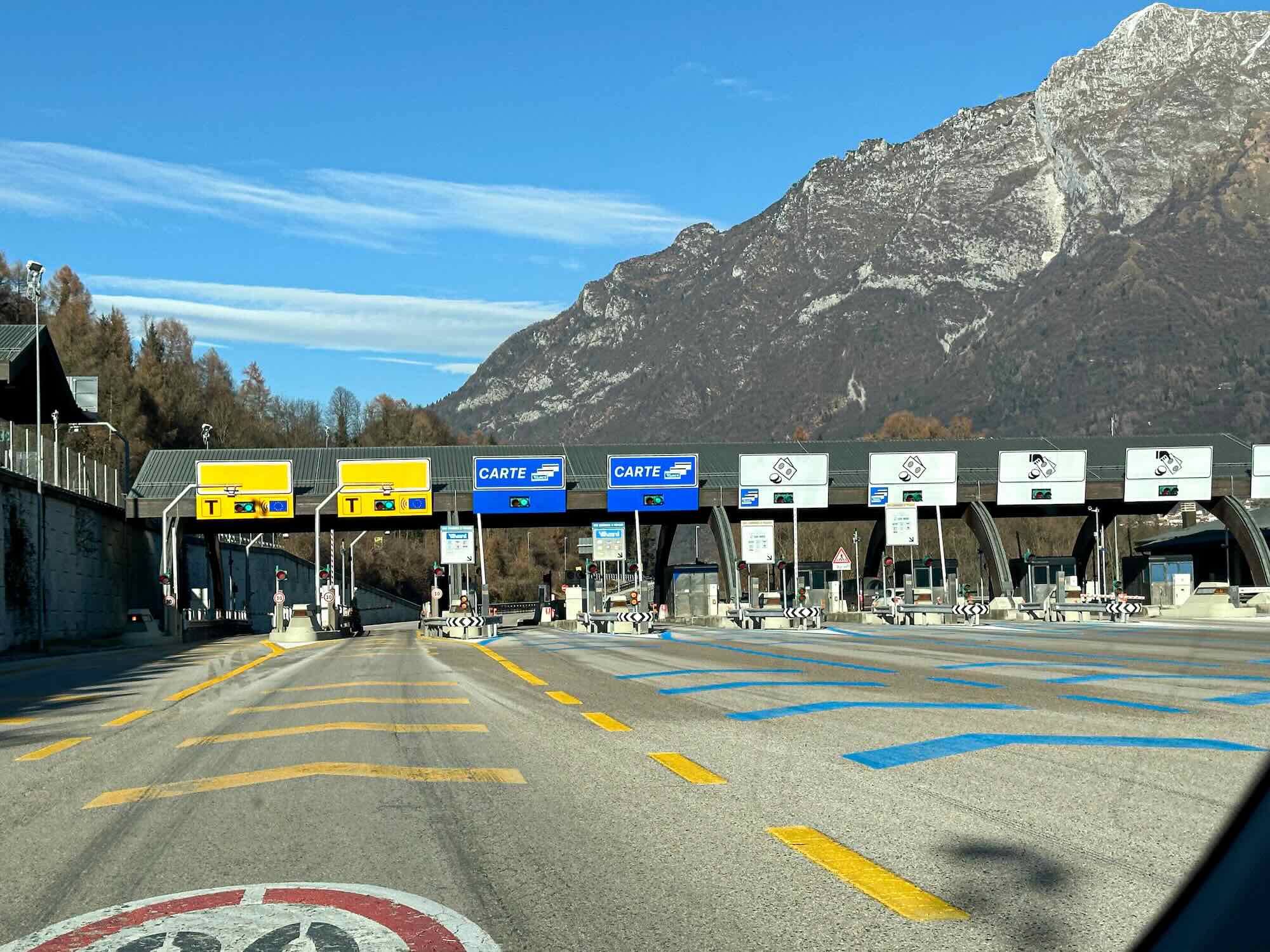 Tol in Italië betaal je bij tolpoortjes