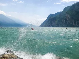 10 bergmeren waar je kunt windsurfen 10 bergmeren waar je kunt windsurfen