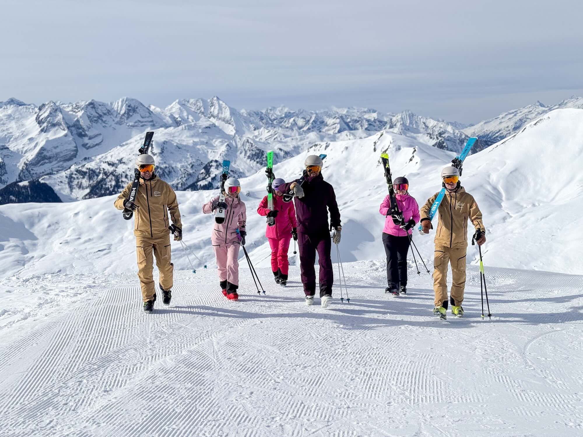 Skigruppe auf der Piste