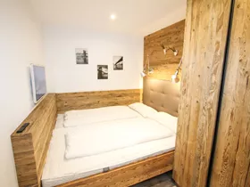 Strasserin 28 Strasserin 28