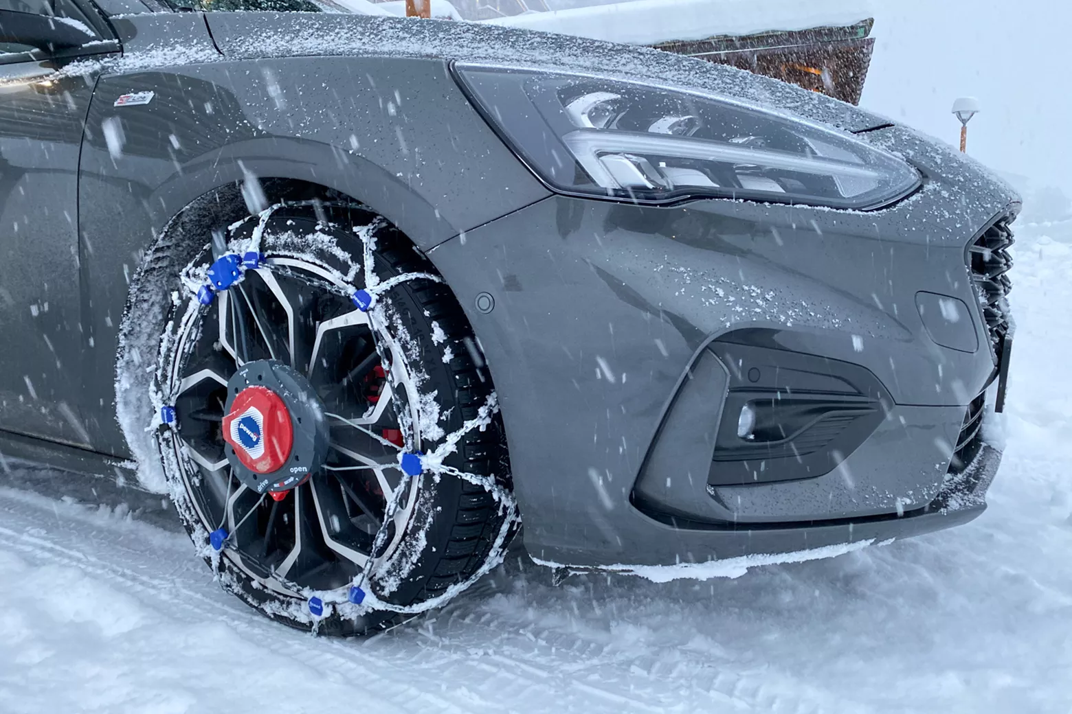 Schnee in den Alpen: Schneekettenpflicht auf der Silvr...