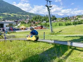 Dit zijn de langste zomerrodelbanen van de Alpen Dit zijn de langste zomerrodelbanen van de Alpen