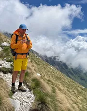 Smartphone in de bergen: dit moet je weten over batterij, bereik en veiligheid Smartphone in de bergen: dit moet je weten over batterij, bereik en veiligheid