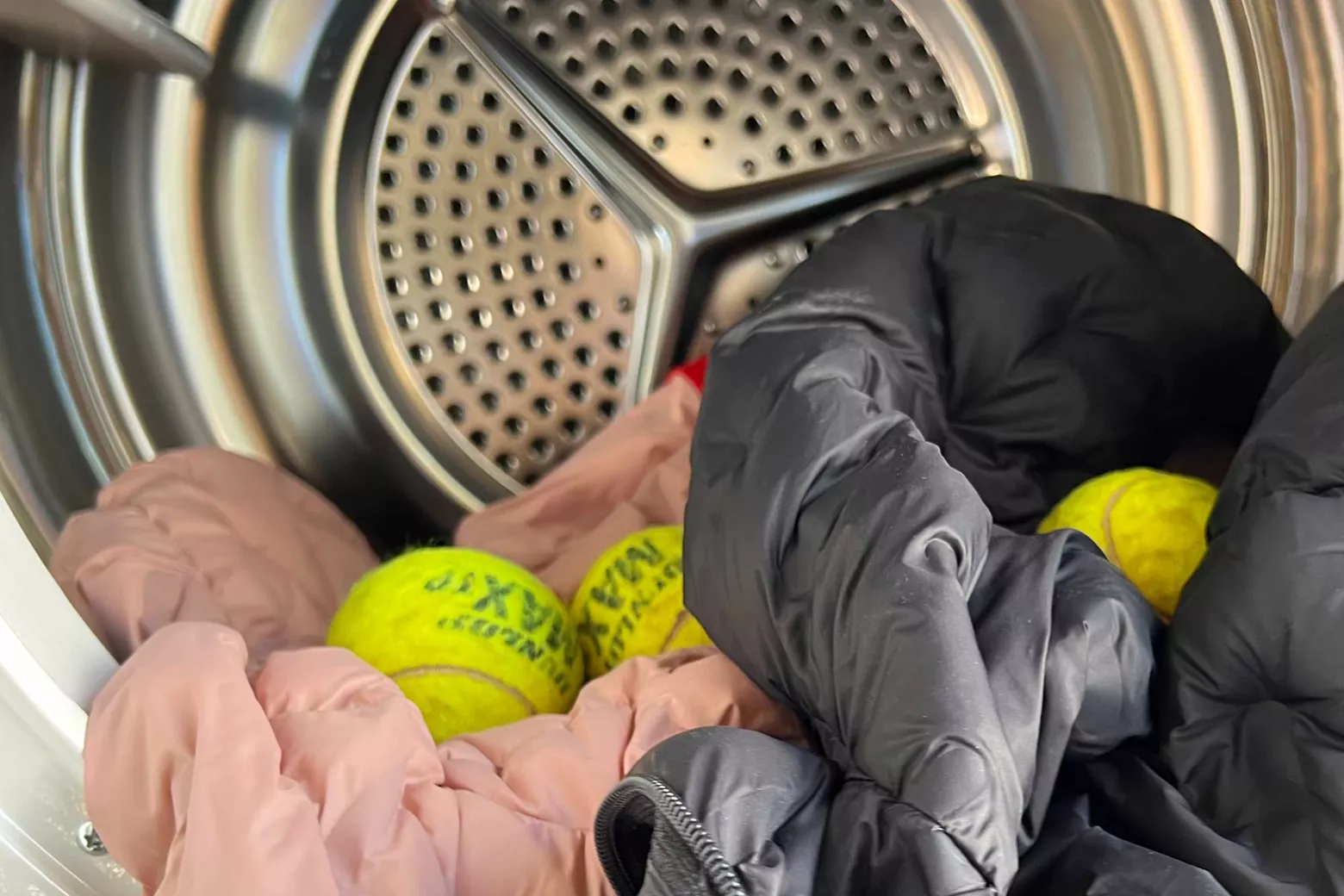 Donsjas wassen en drogen: zo doe je dat!