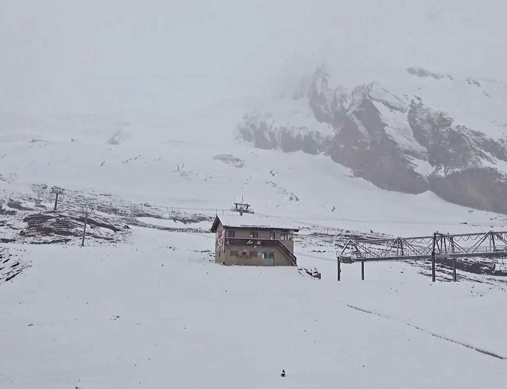 50670 - Sneeuw in juli: bergtoppen kleuren wit (2)