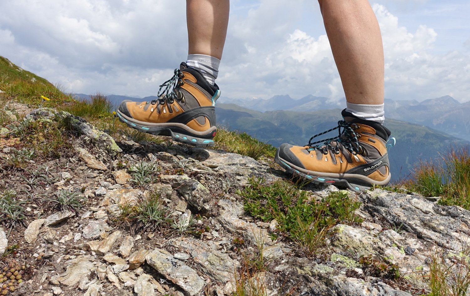 Hoge of lage wandelschoenen in bergen?
