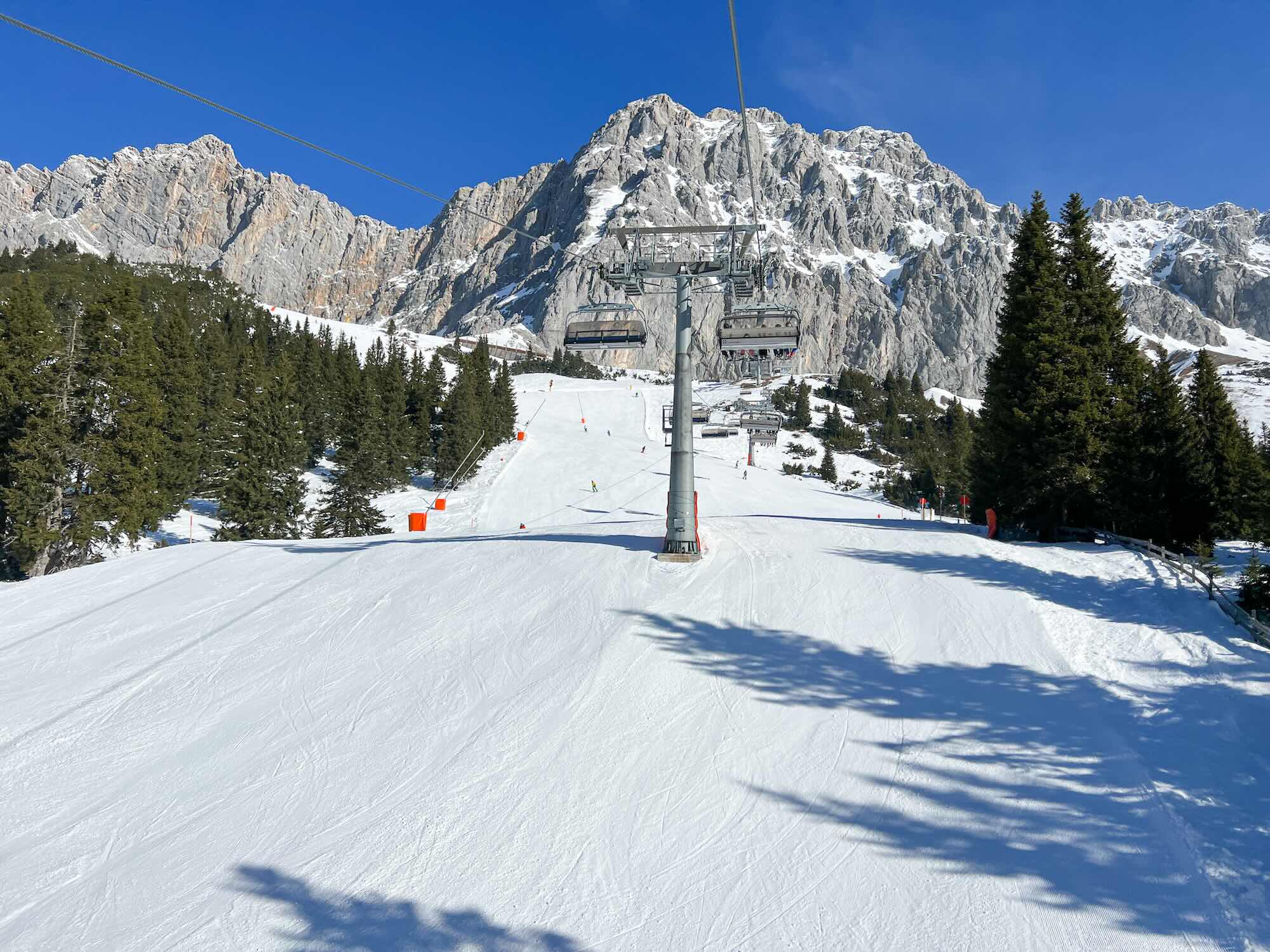 Bijna Lege Piste In Ehrwald Tijdens De Rustige Weken Van Het Skiseizoen