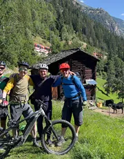 Glacier Bike Tour: zo is het om van St. Moritz naar Zermatt te e-biken Glacier Bike Tour: zo is het om van St. Moritz naar Zermatt te e-biken