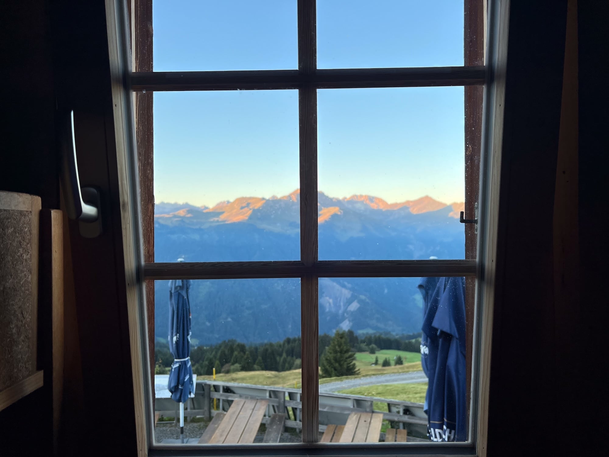 Sonnenaufgang in Hochwang — Blick aus dem Schlafsaal