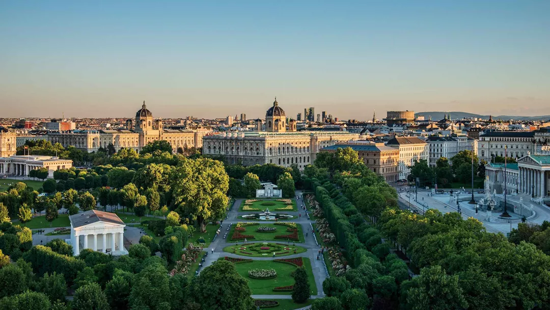 Volksgarten, Museums and Parliament
