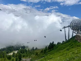Wandelaar stort 30 meter naar beneden in Sölden Wandelaar stort 30 meter naar beneden in Sölden