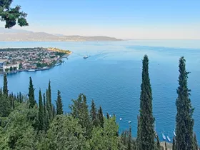 Waterstand van Gardameer nog nooit zo hoog in februari Waterstand van Gardameer nog nooit zo hoog in februari
