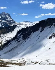 Twee wandelaars vast in de sneeuw na keuze voor TikTok-route Twee wandelaars vast in de sneeuw na keuze voor TikTok-route