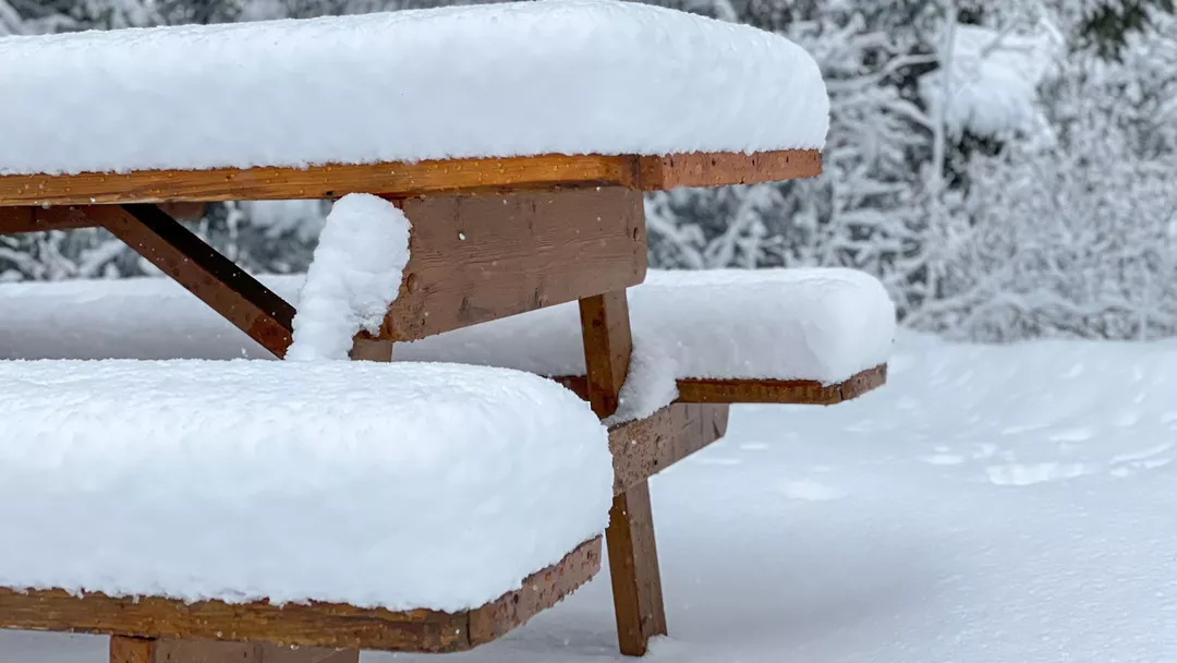 Sneeuw Op Bankje Sneeuw Op Bankje