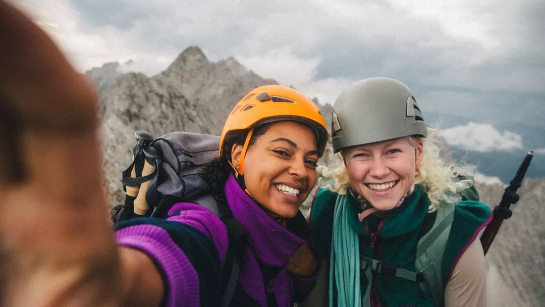 Twee Vrouwen blij en trots Op Innsbruck Nordkette Tirol Twee Vrouwen blij en trots Op Innsbruck Nordkette Tirol