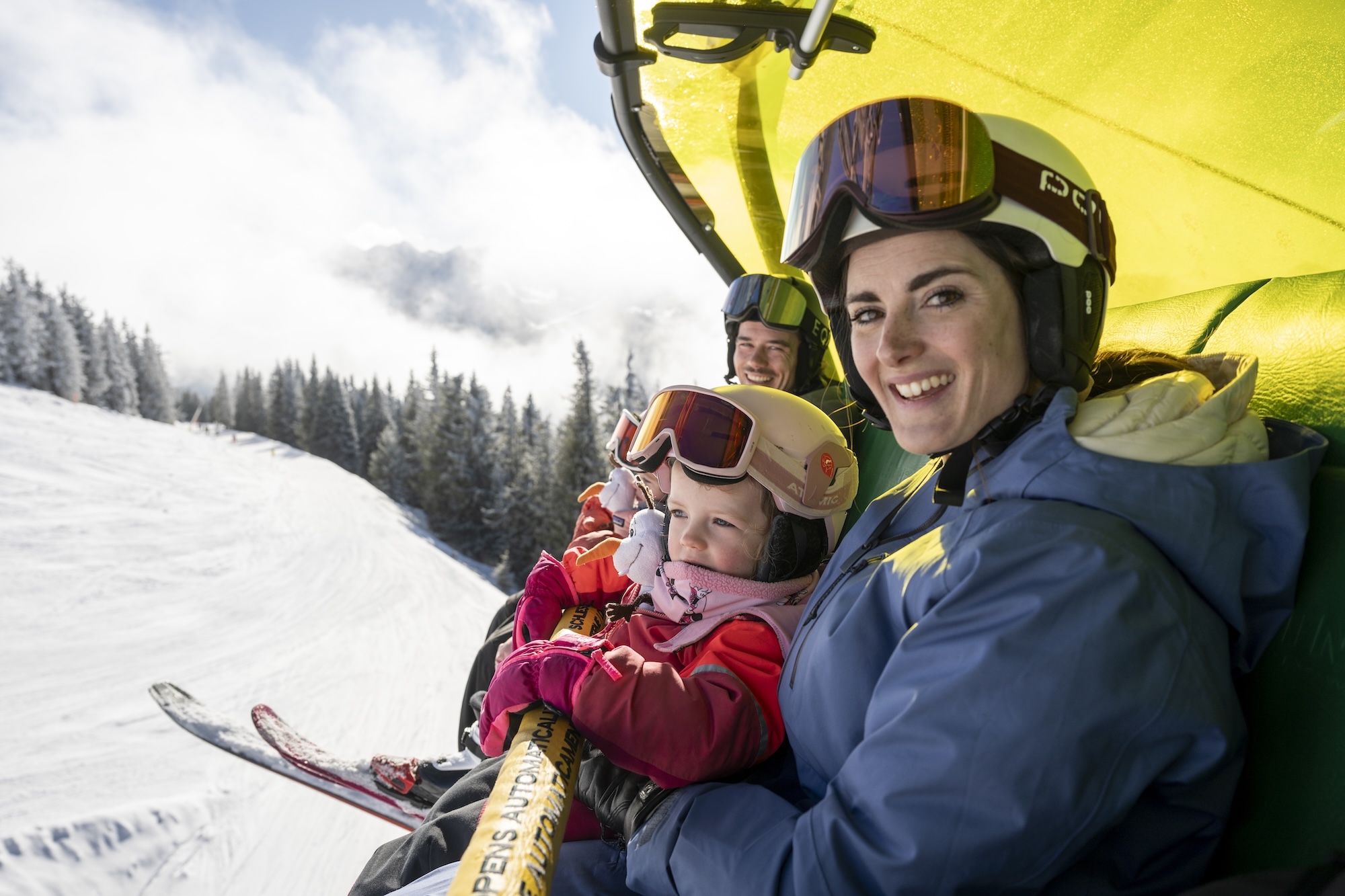 Gezin in skilift Schladming Dachstein