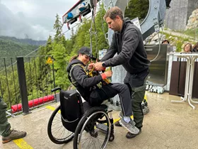 Europa’s eerste rolstoeltoegankelijke zipline geopend in Reutte Europa’s eerste rolstoeltoegankelijke zipline geopend in Reutte