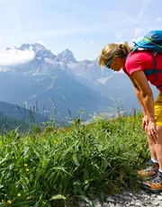 Wanderer kriegt schlecht Luft Wanderer in Atemnot