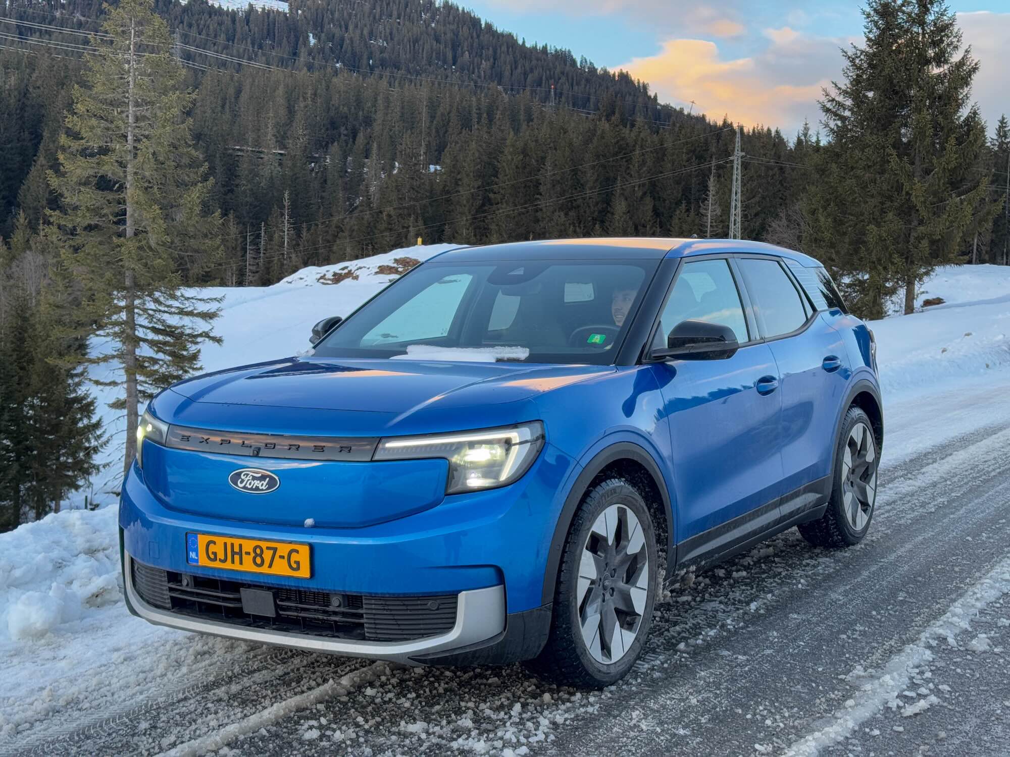 Ford Auto Wintersport Blauw