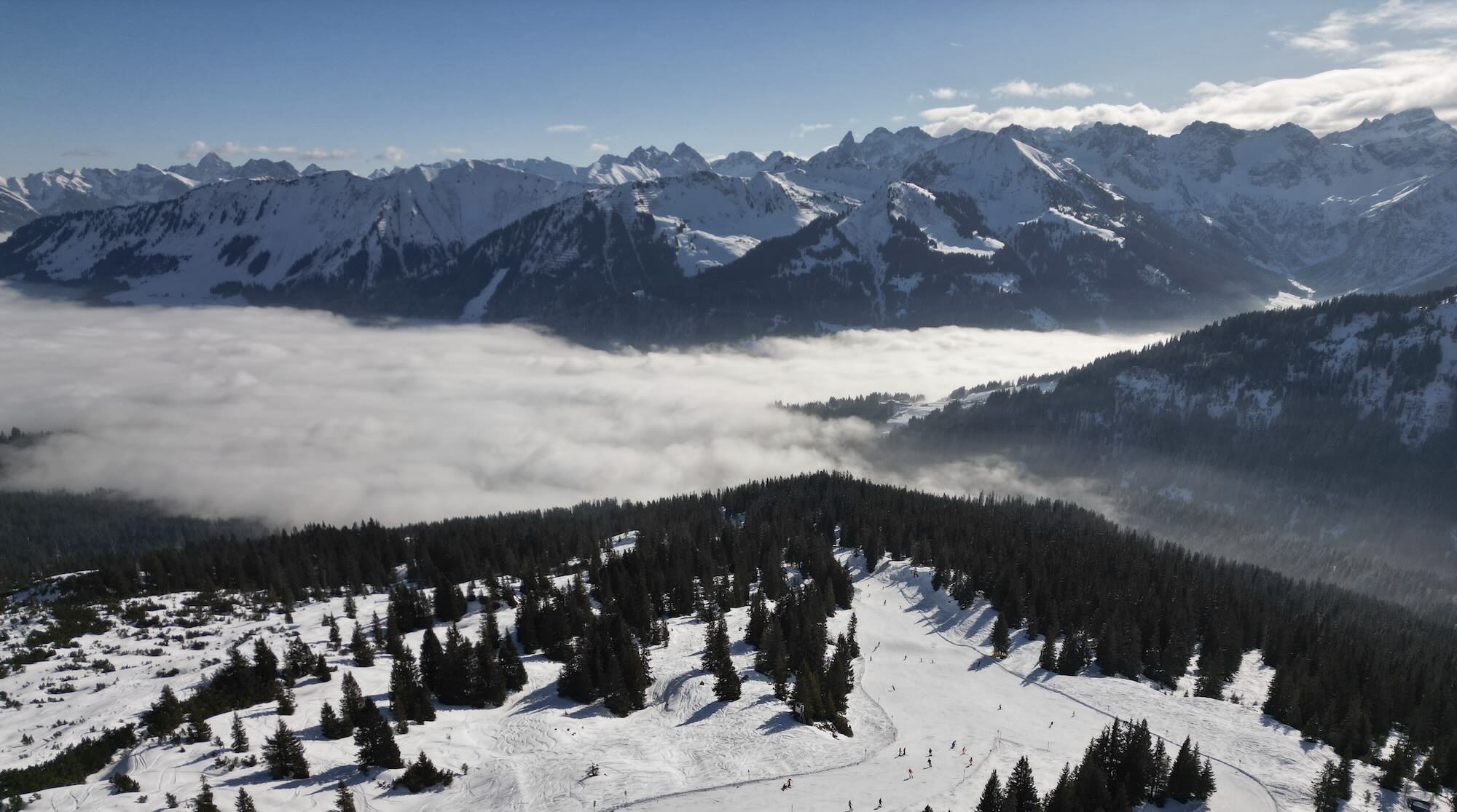Oberstdorf Kleinwalsertal Met Hoge Mist En Zon