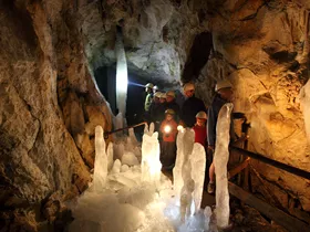 Hundalm ijs- en druipsteengrot Hundalm ijs- en druipsteengrot