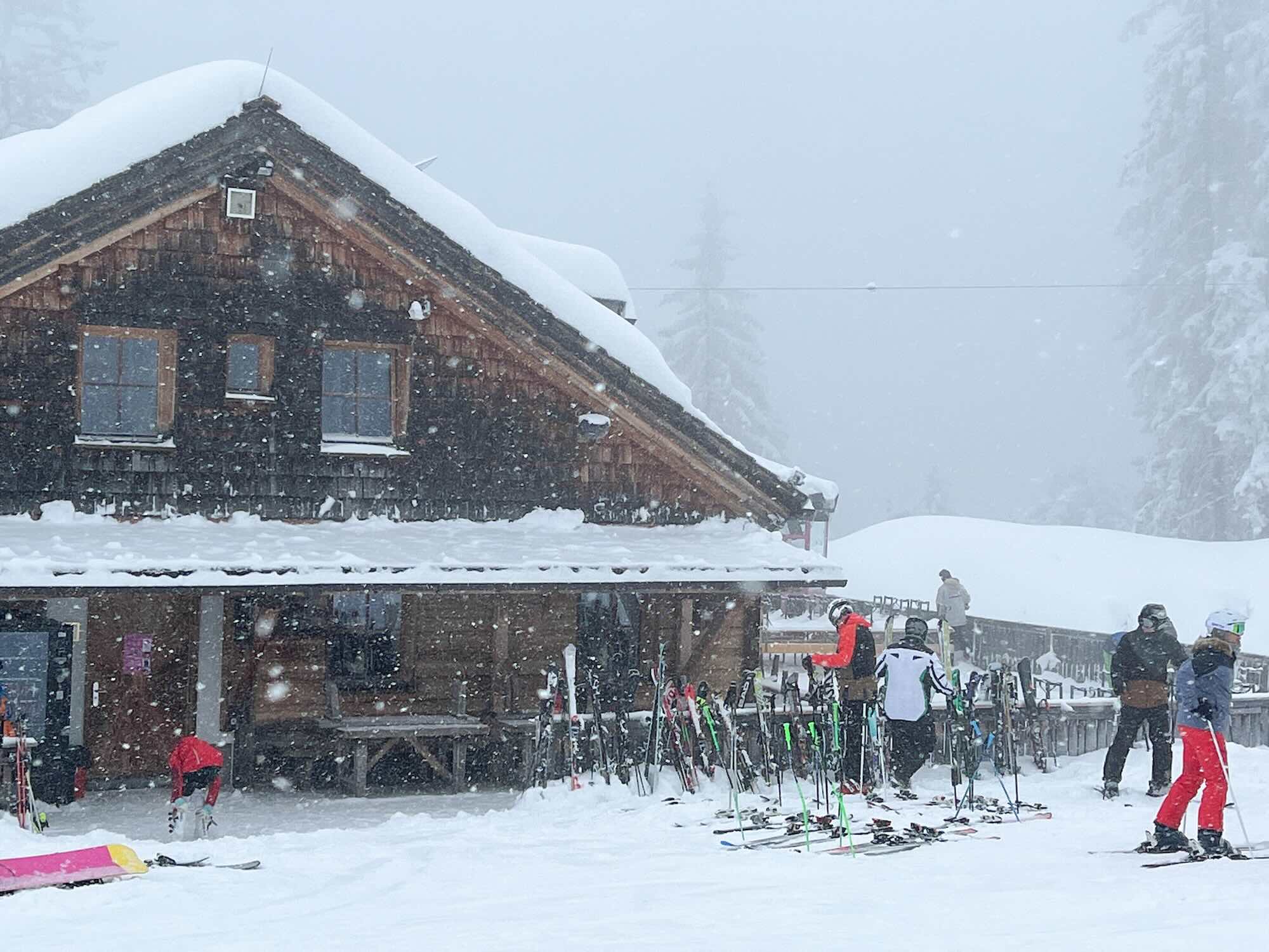 Berghut Verse Sneeuw