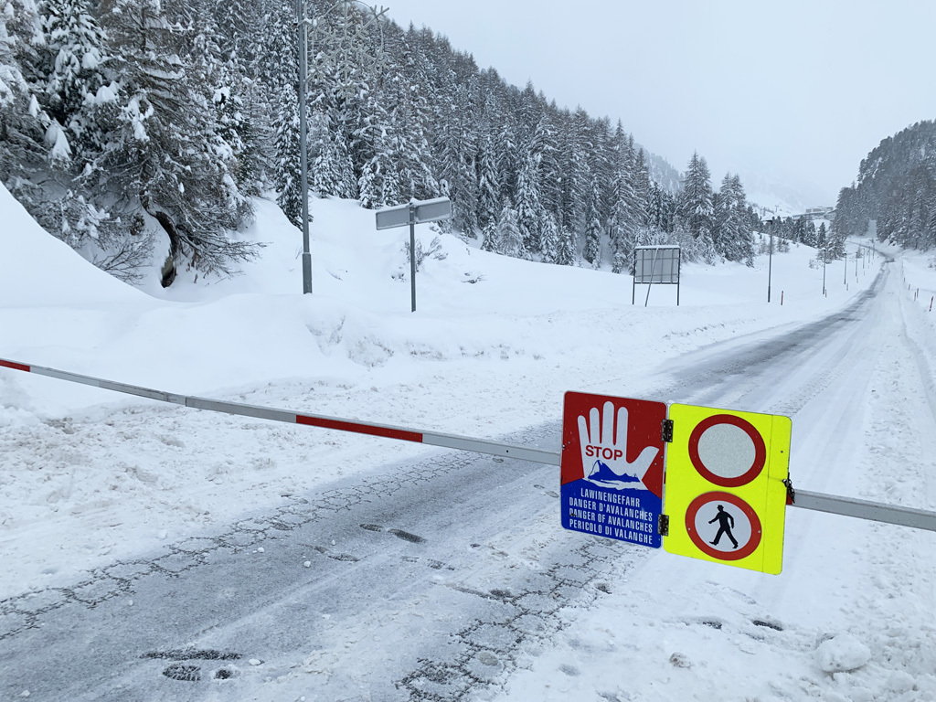 51312 - Live vanuit de sneeuwchaos: ingesneeuwd... (3)