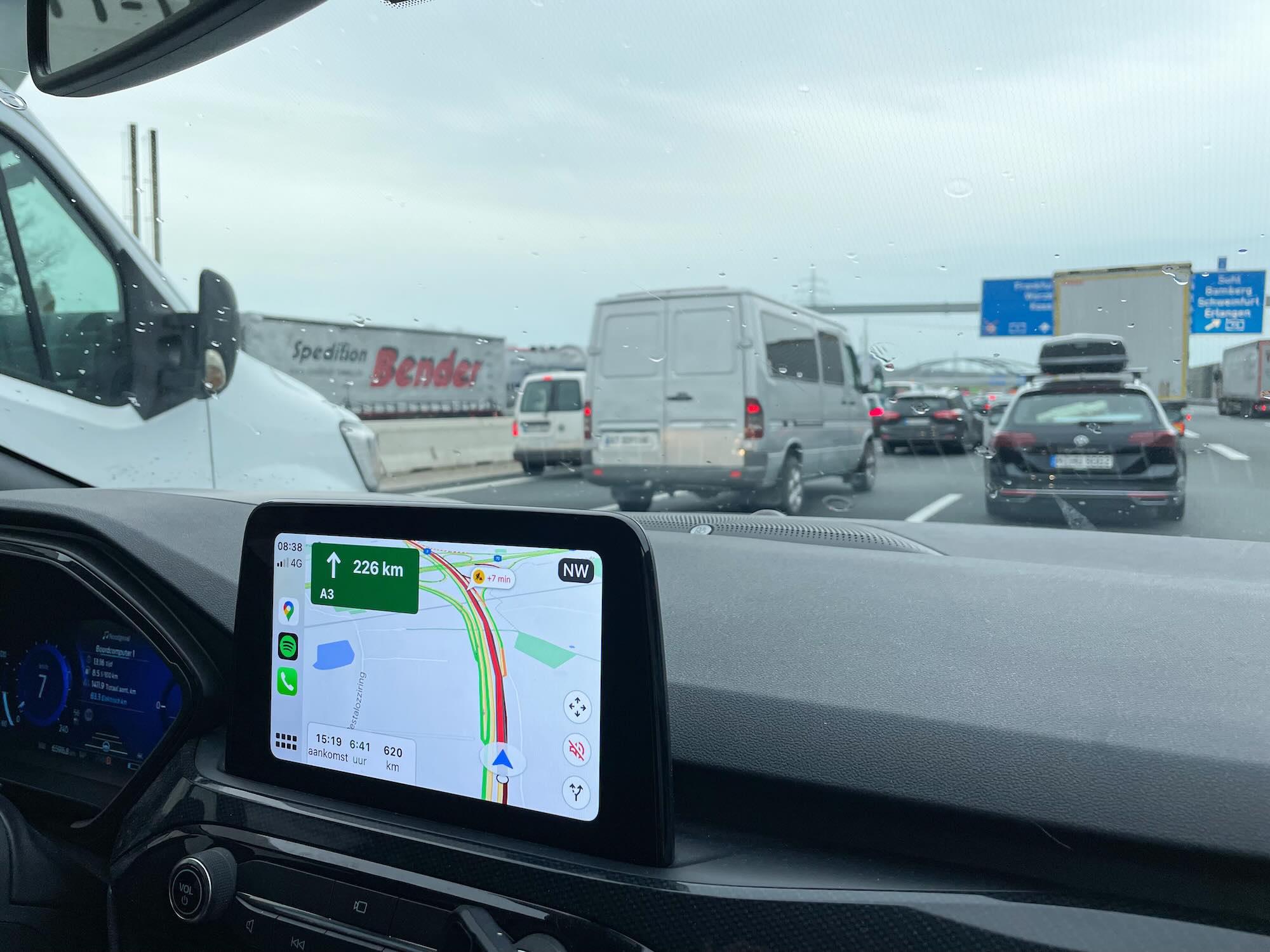 File Wintersport Verkeer