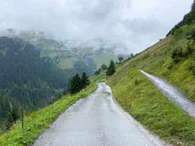 60 mensen ingesloten na modderstroom in Malfontal 60 mensen ingesloten na modderstroom in Malfontal