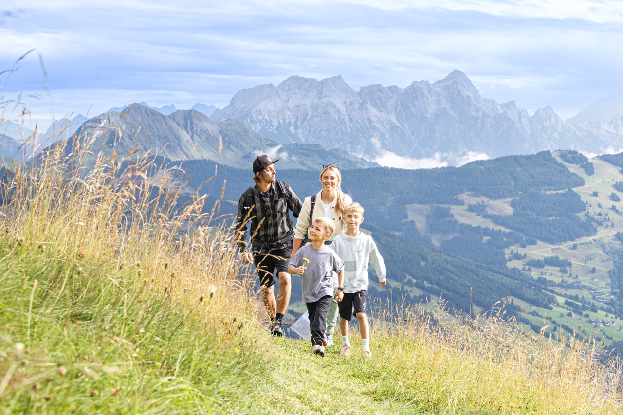 2023 Saalbach Familie Wandern 12Er LOWRES C Saalbach.Com, Karin Pasterer 2