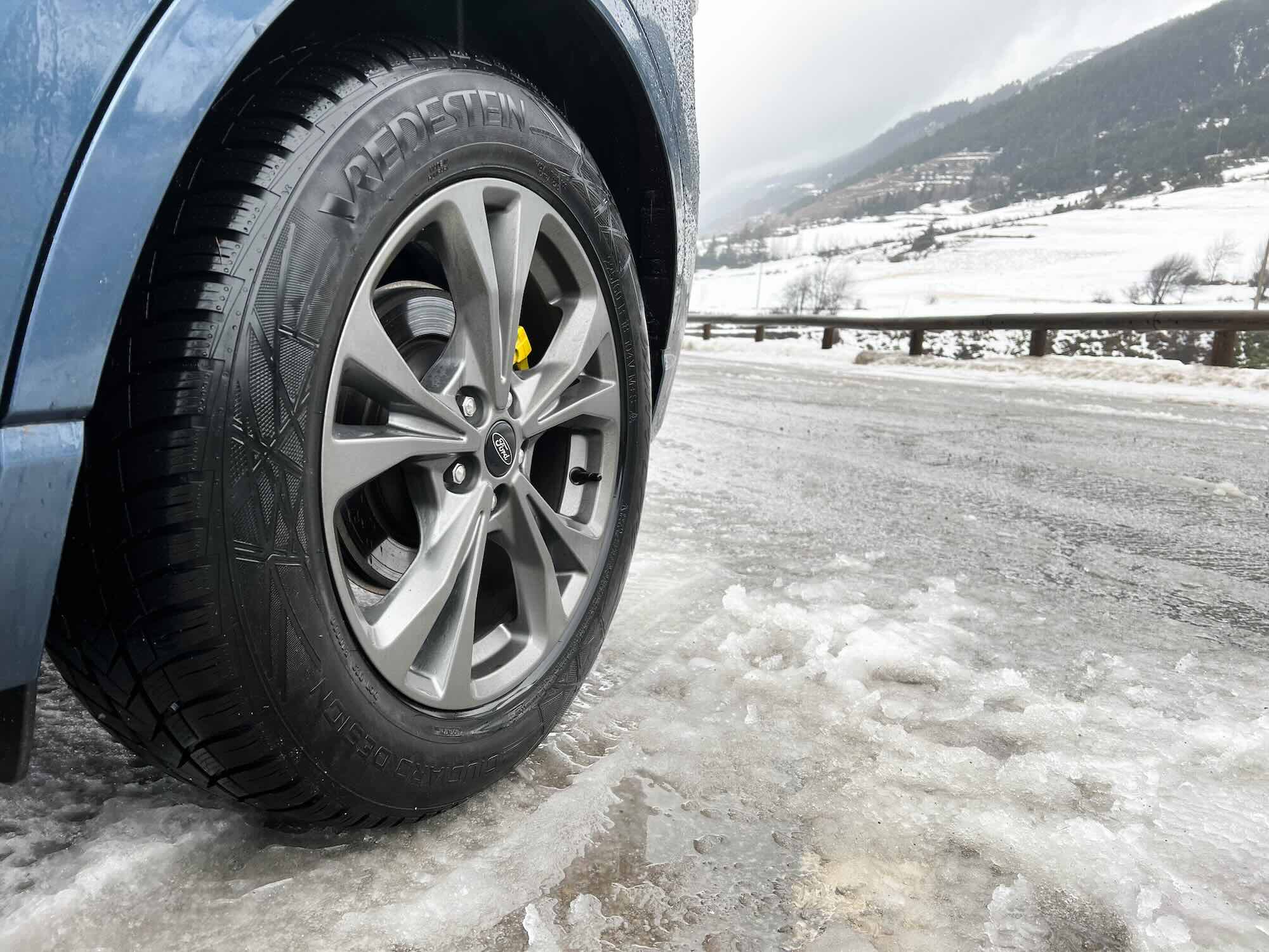 Spannende Ganzjahresreifen Als Winterreifen Bildnull