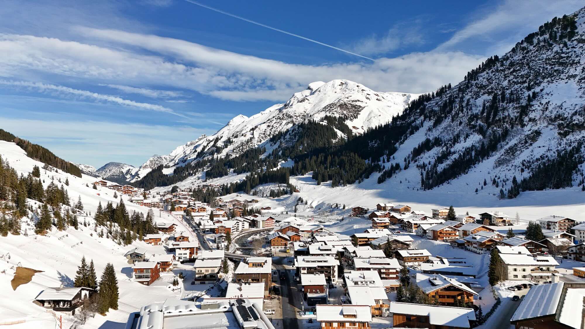 Sfeervol Skidorp Lech In Oostenrijk
