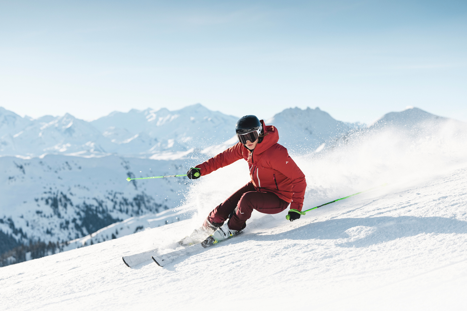 Skier op piste in Brixental Tirol Winter