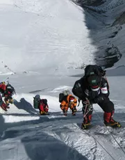 Honderden bergbeklimmers gered na zware sneeuwstorm bij Mount Everest  Honderden bergbeklimmers gered na zware sneeuwstorm bij Mount Everest