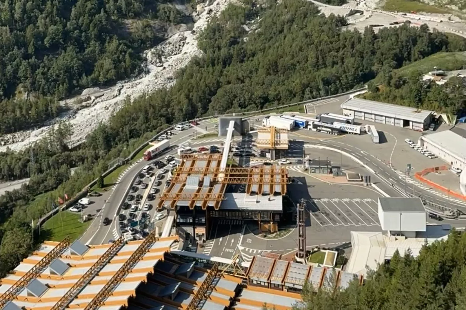Mont Blanc tunnel 15 weken dicht voor al het verkeer Mont Blanc tunnel 15 weken dicht voor al het verkeer