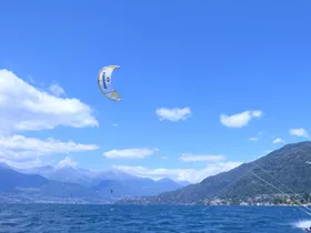 Kitesurflessen in Dervio vanaf 12 jaar Kitesurflessen in Dervio vanaf 12 jaar