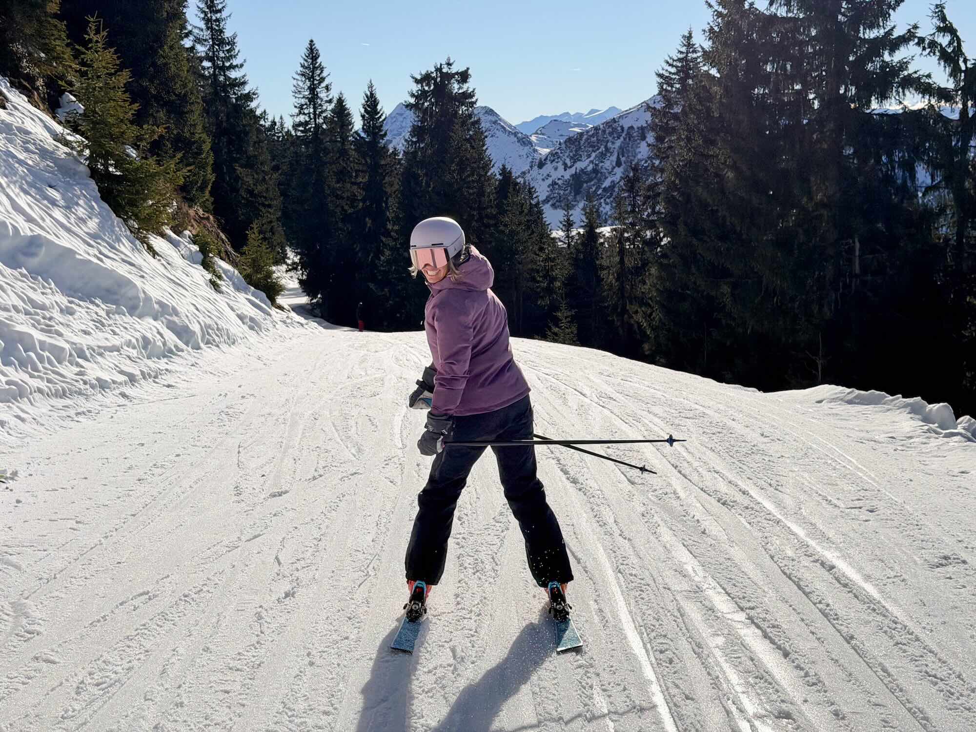 Miranda Op Skis In Zon Skiwelt