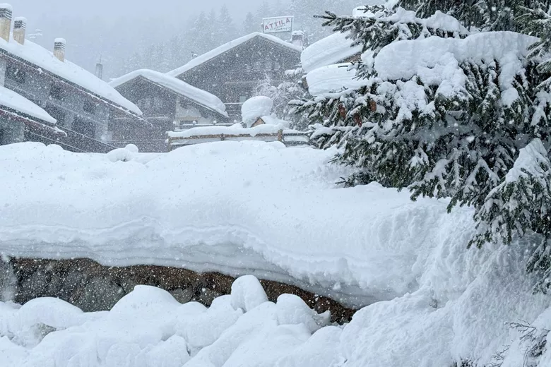 Code Rood Sneeuw Code rood in delen van de Alpen vanwege extreme hoevee...
