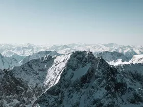 Twee Nederlanders van Zugspitze gered met helikopter  Twee Nederlanders van Zugspitze gered met helikopter