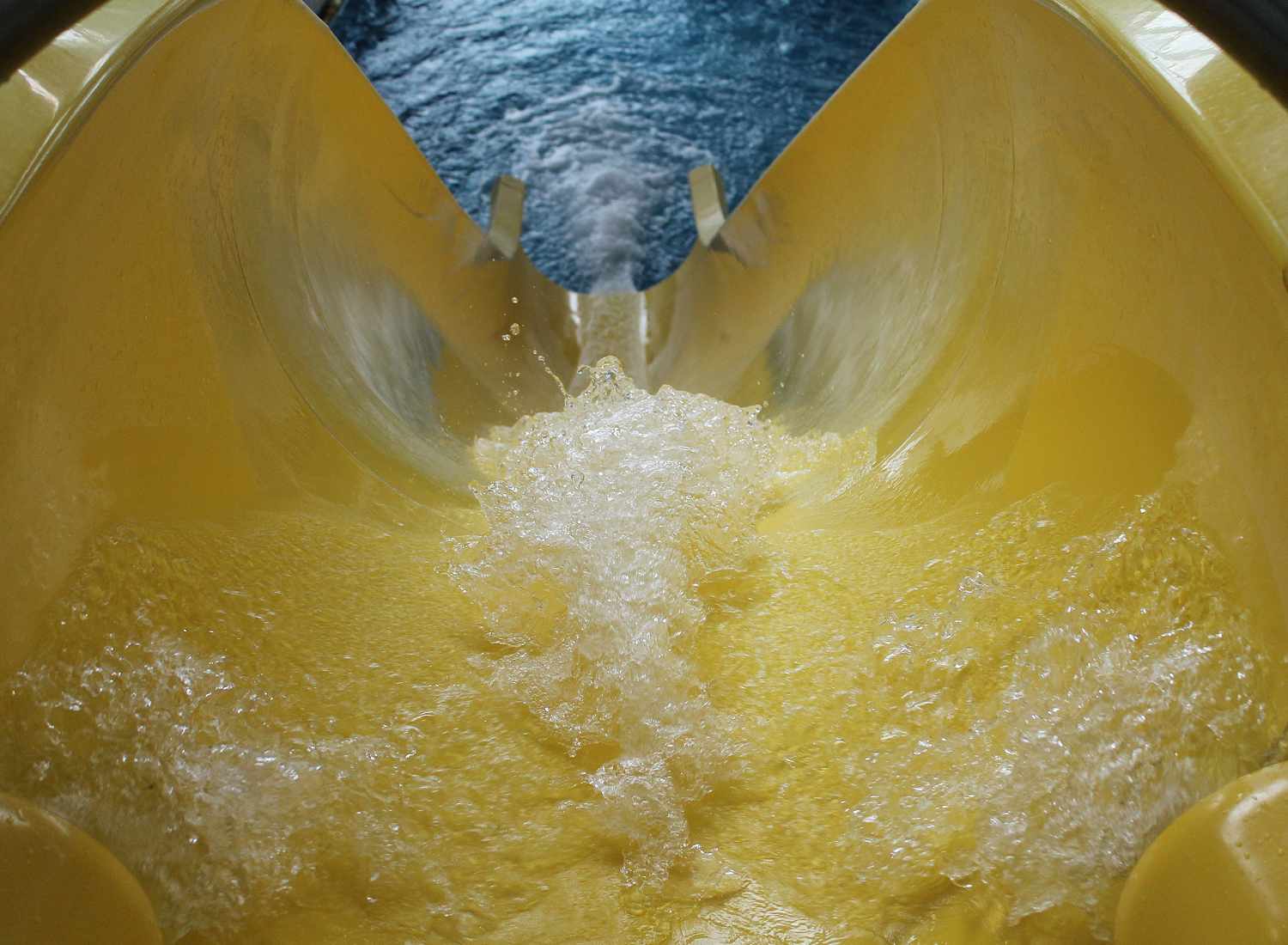 Wasserrutsche im Schwimmbad