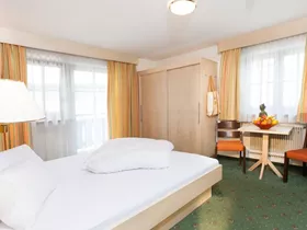 Hotel Riders In Hotel Riders In