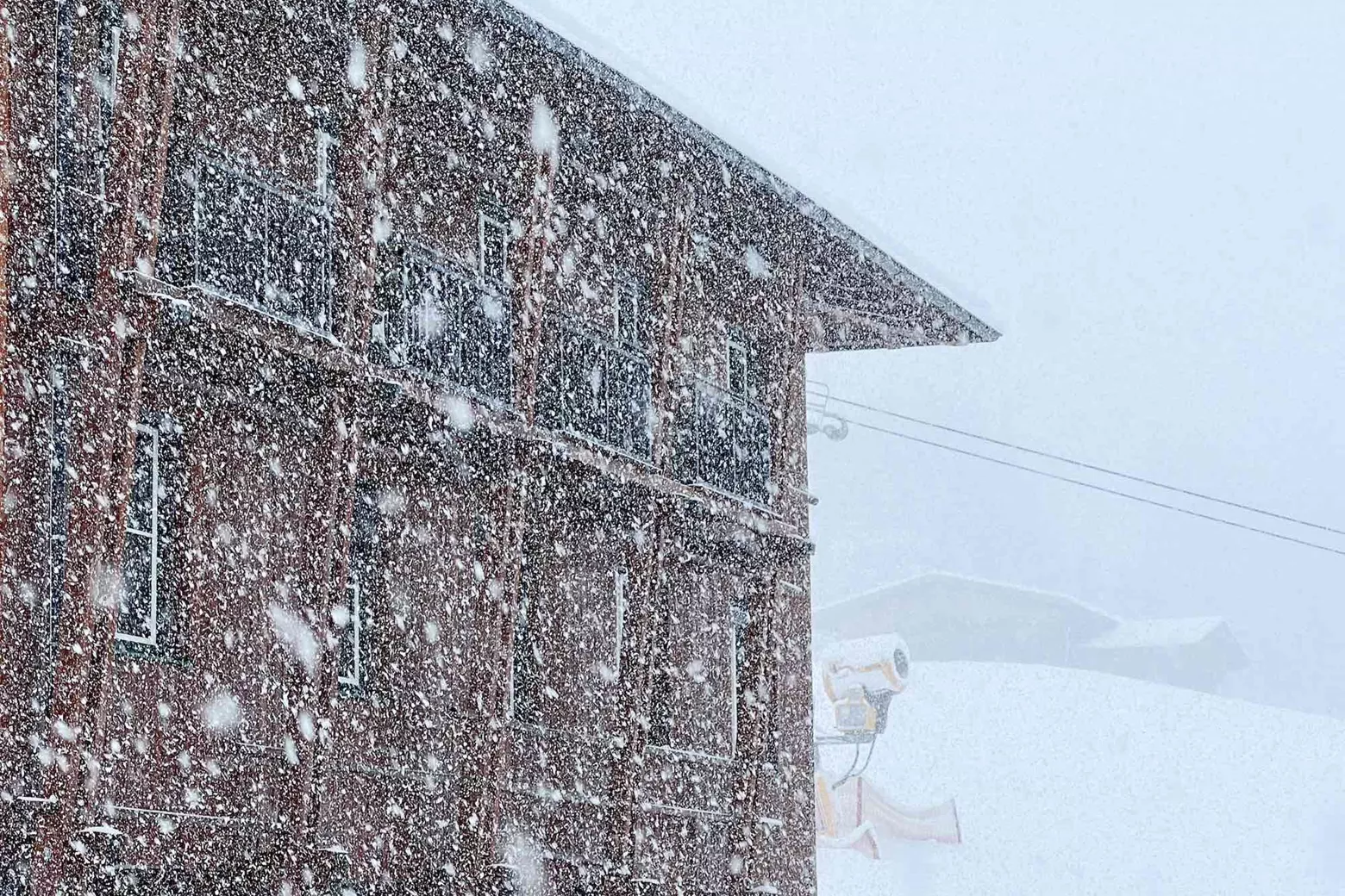 Code Rood Sneeuw Code rood in Oostenrijk: extreme hoeveelheden sneeuw e...