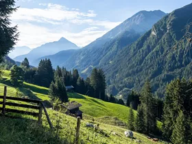 Alweer een man zwaargewond door plaspauze tijdens bergwandeling Alweer een man zwaargewond door plaspauze tijdens bergwandeling