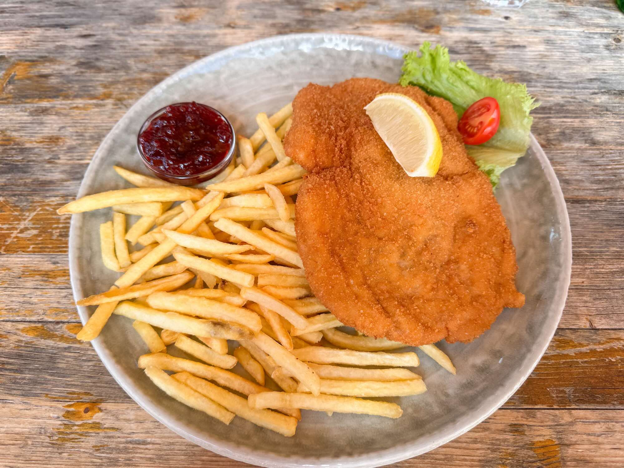 Wiener Schnitzel mit Pommes