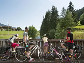 De mooiste fietsroutes voor families in Tirol De mooiste fietsroutes voor families in Tirol