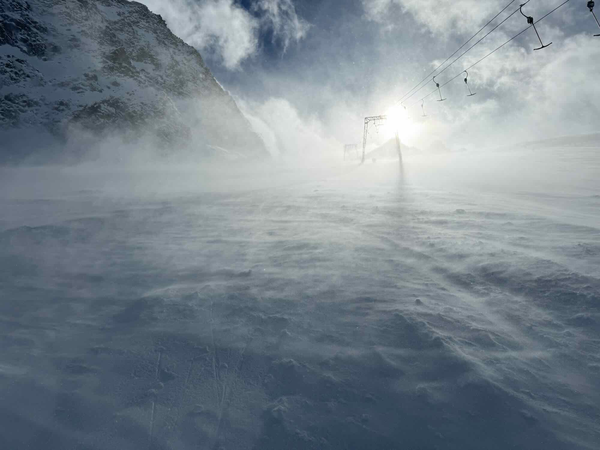 Harde Wind Op De Piste (1)