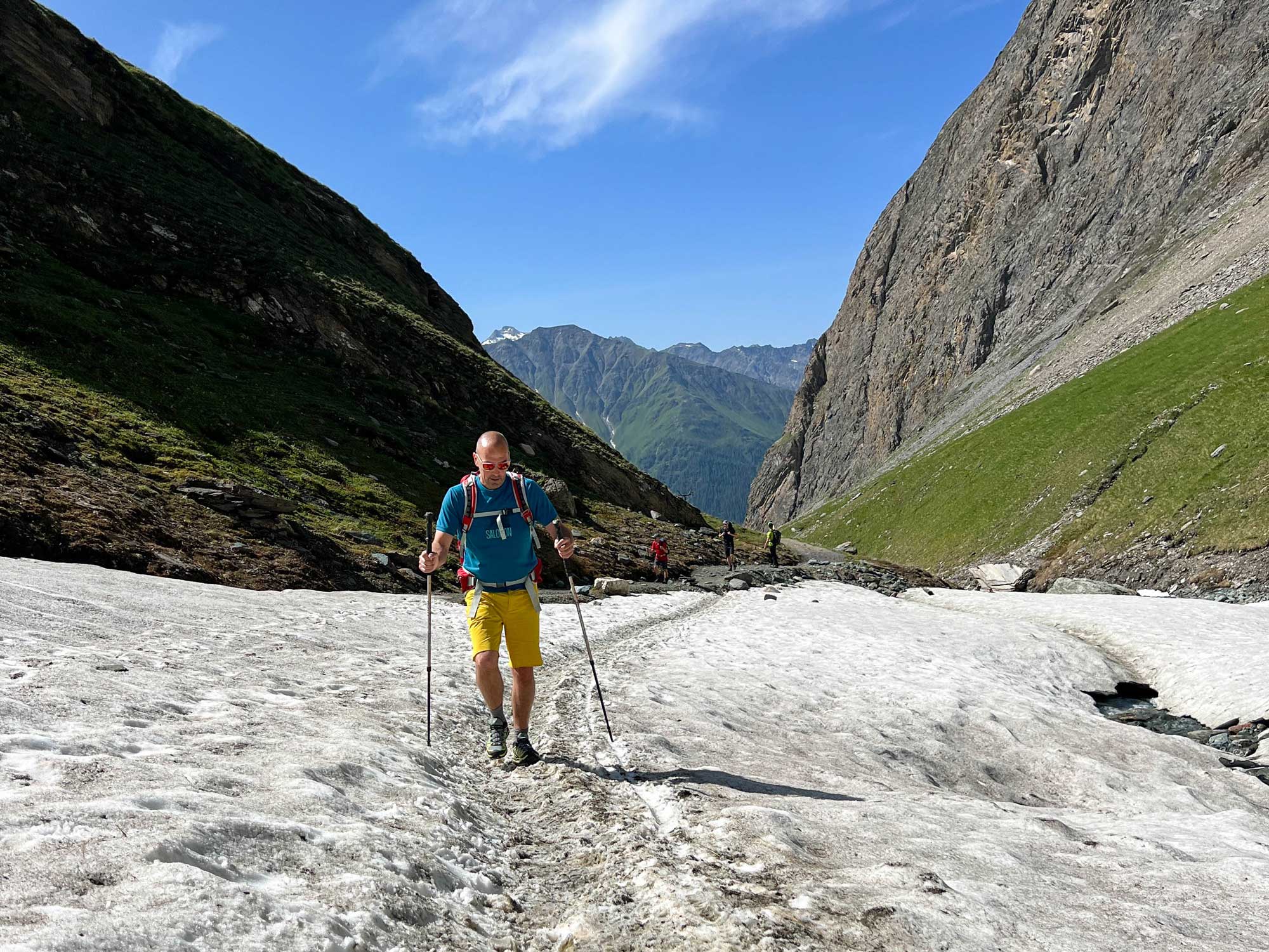 Lente in het dal, winter in de bergen: zo wandel je veilig in het voorjaar